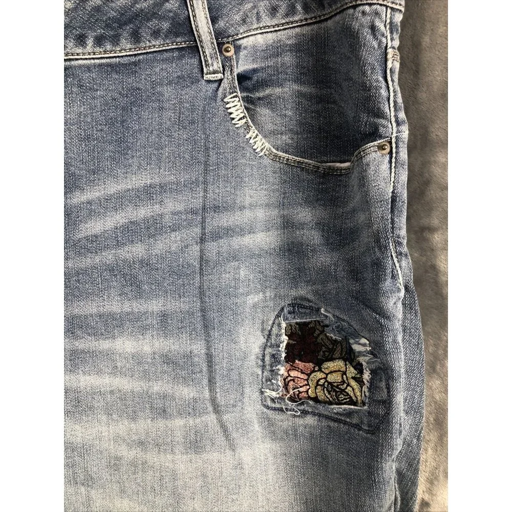 Women’s Jeans Size 24 Distressed Stretch Patches And Roses - Picture 5 of 10